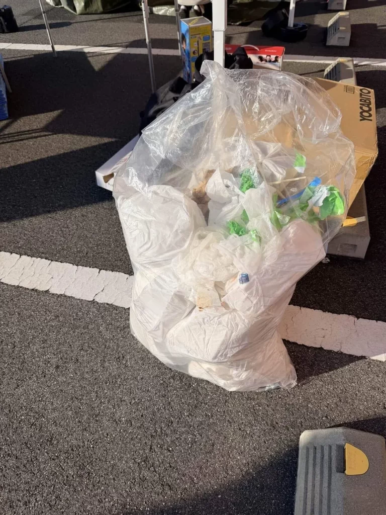 子どもたちが会場で拾ってきたゴミ